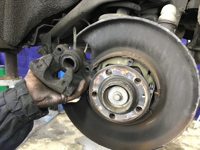 замена передних тормозных дисков Volvo хс90